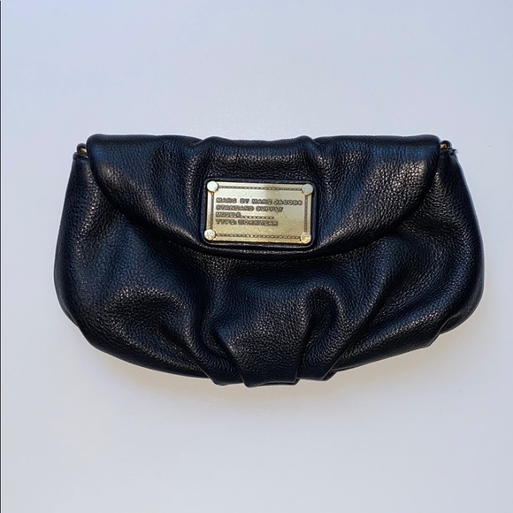 Marc Jacobs Handbags - Marc Jacobs clutch